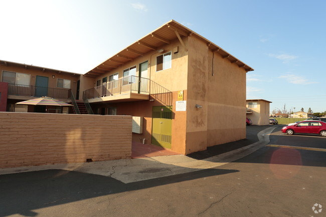 Building Photo - Paloma Apartments