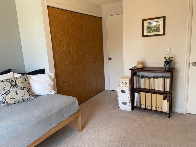 Foto del edificio - Charming 3b/2.5b Townhome In Louisville