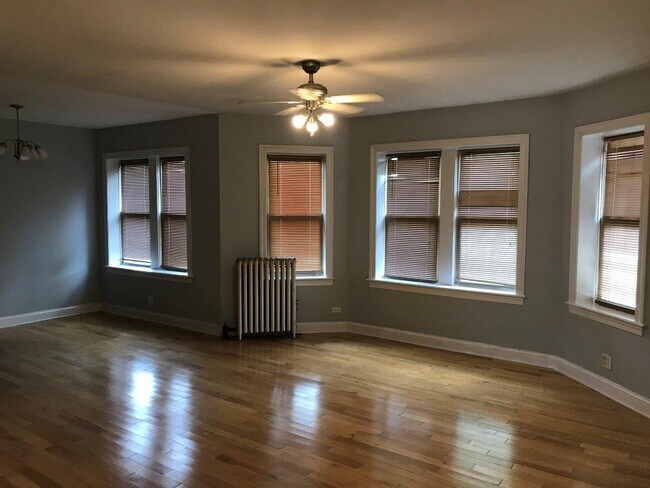 Building Photo - 2900 N Kolmar Ave