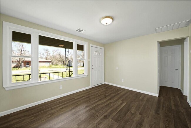 Building Photo - 859 Dillard St