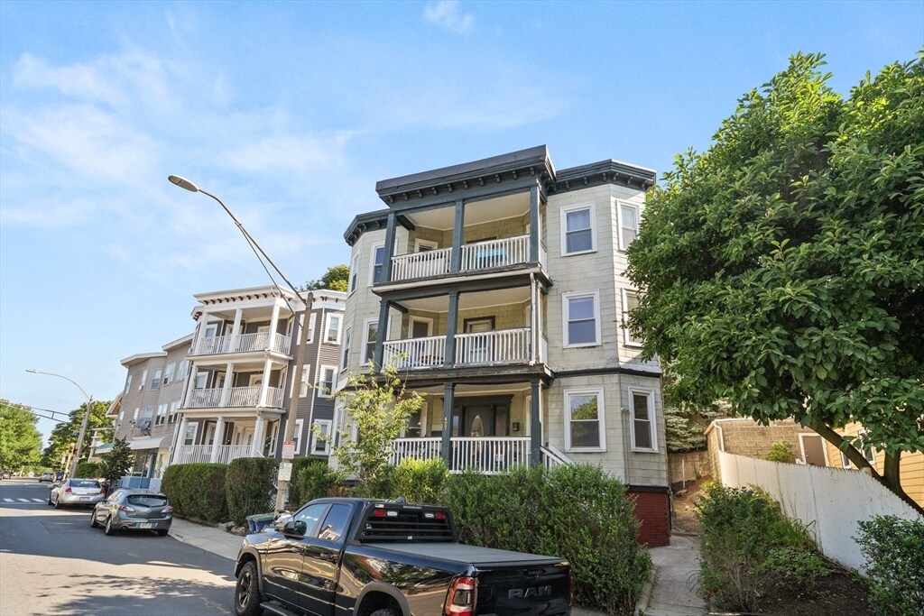 Foto principal - 427 Medford St