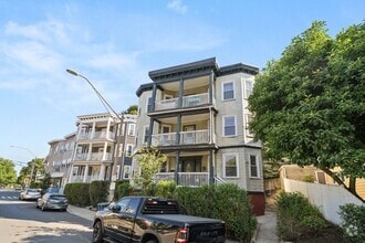 Building Photo - 427 Medford St