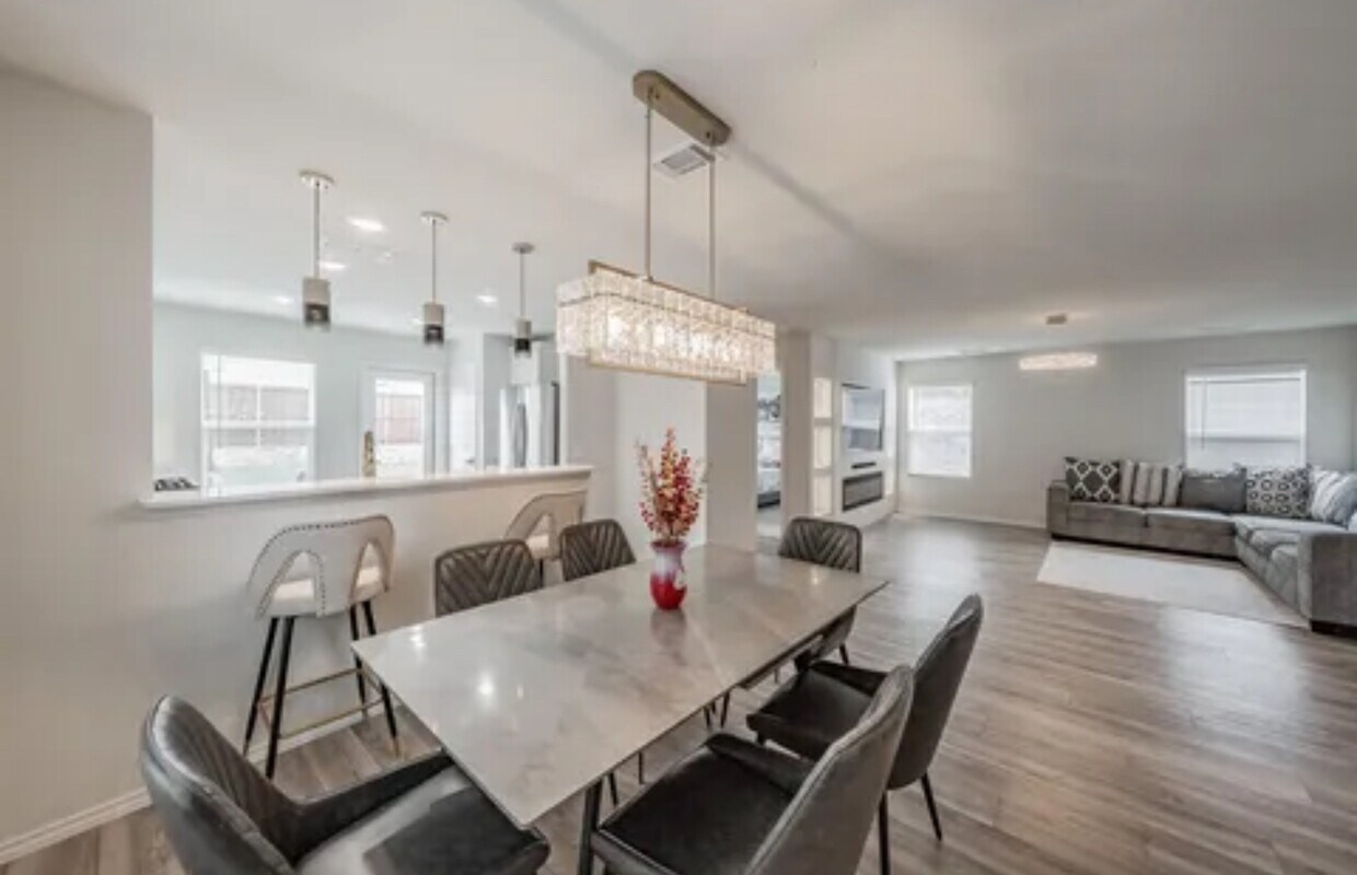 Foto principal - 14077 Gaskin St