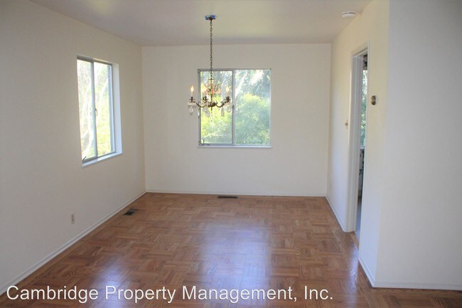 Foto del edificio - 893 Parrott Dr