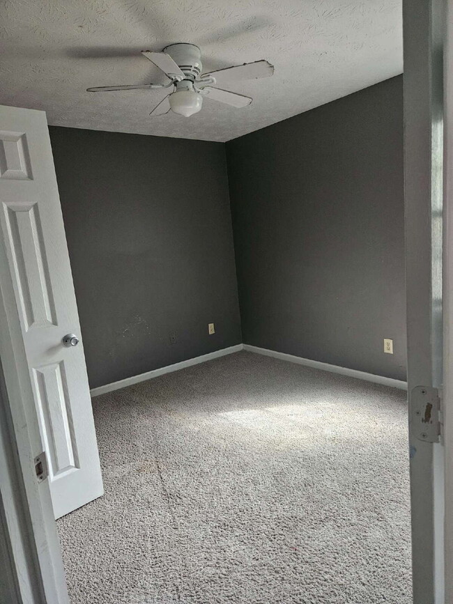 Building Photo - Spacious Lakebottom 2 bedroom townhome