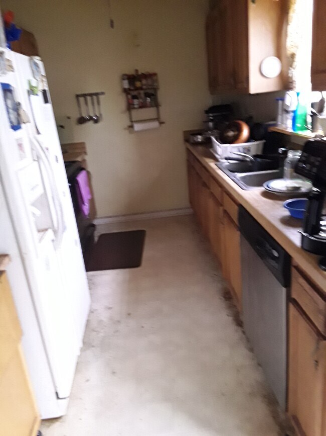 Building Photo - 1211 Redbud St