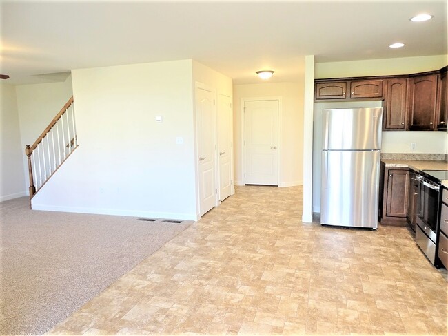 Building Photo - 1395 Fieldstone Dr