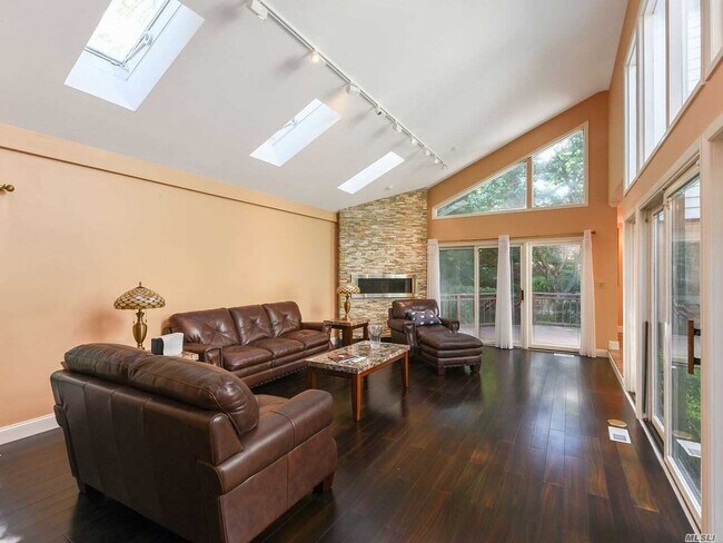 Building Photo - 24 Aldgate Dr W