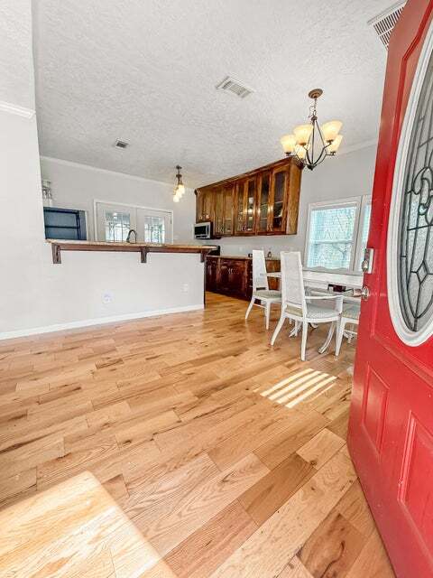 Building Photo - 303 Knapp St