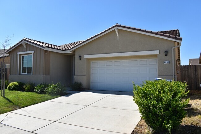 Foto del edificio - 4457 Jennifer Wy