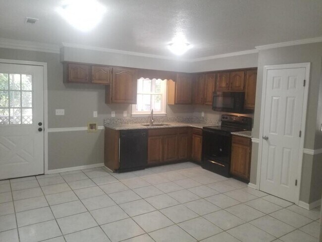 Foto del edificio - 112 Villas Lane *Water, Trash,  Yard Included