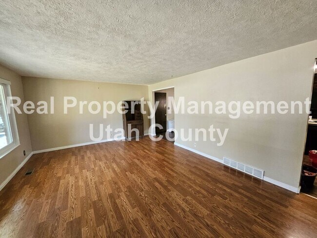 Building Photo - Orem Home