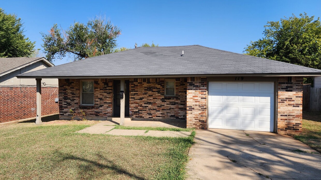 Primary Photo - Remodeled 3 bedroom 1 bathroom house in Ed...