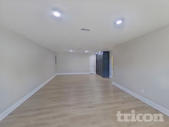 Building Photo - 606 Lincoln Dr NE