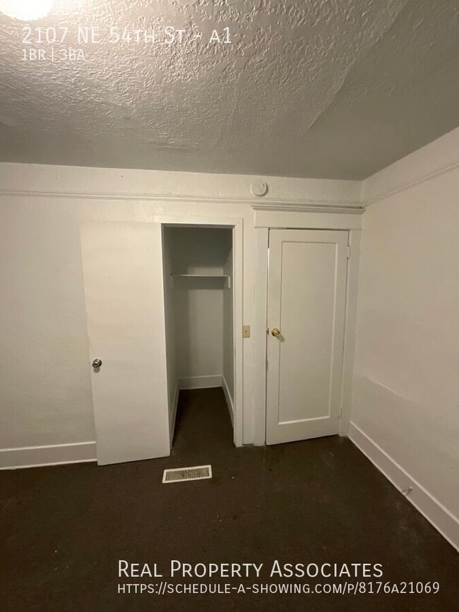 Building Photo - 2107 NE 54th St