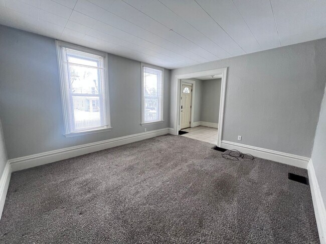 Foto del edificio - 1-Bedroom Unit Near Downtown Grand Rapids – On-Site Laundry!