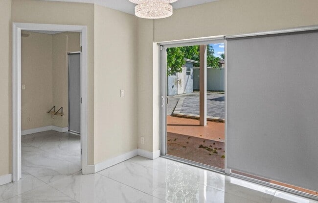 Foto del edificio - 400 NE 15th Ct