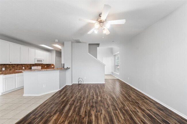 Foto del edificio - 12411 Saratoga Woods Ln