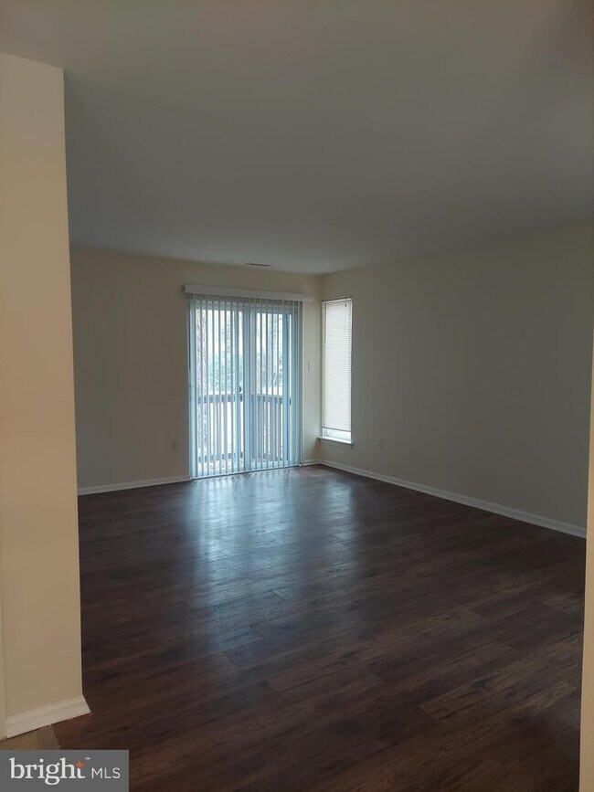Foto del edificio - 339 Woodlake Dr