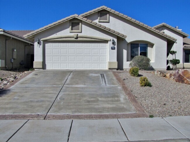 Building Photo - 4BR/2BA/2CG, 2122 sq.ft. home in the Oakmo...