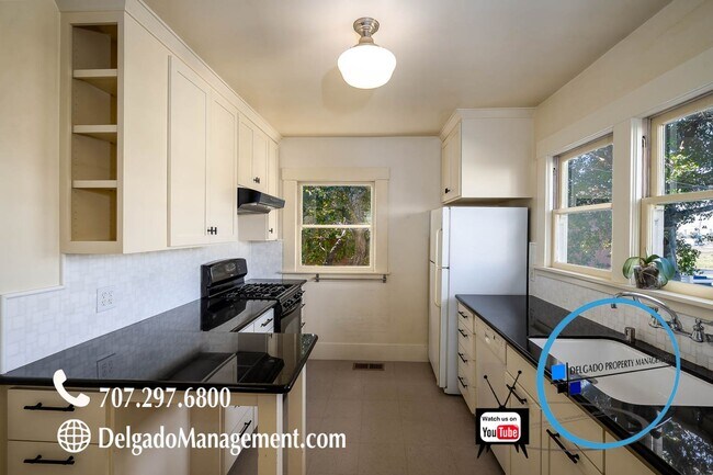 Building Photo - Vallejo Saint Vincent Hill historic home