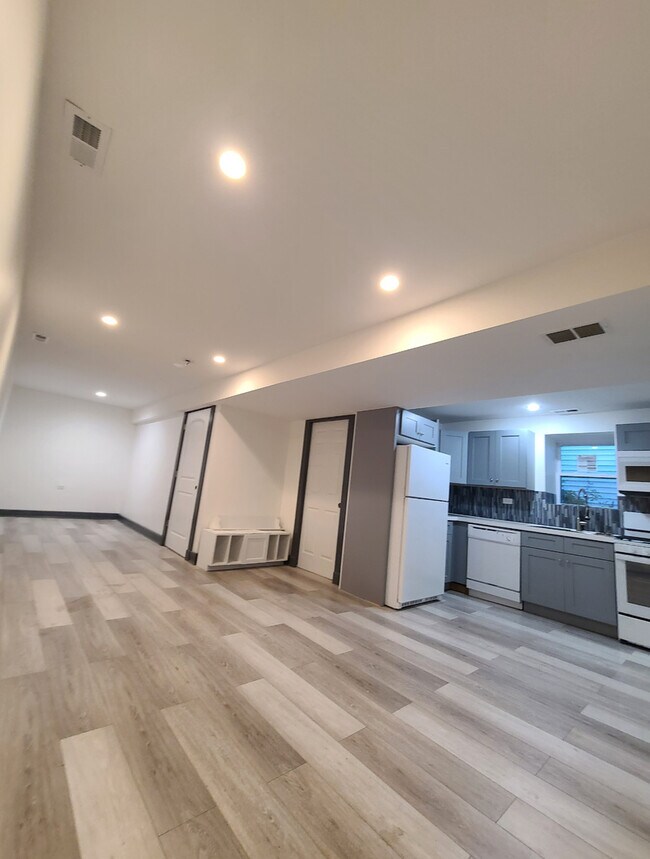 Foto del edificio - 2851 N Sawyer Ave