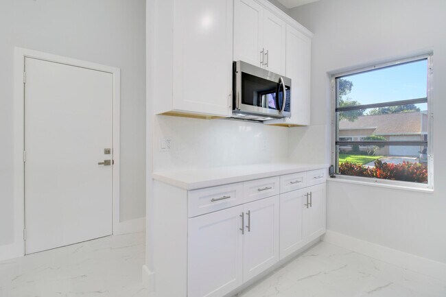 Foto del edificio - 8055 Sweetbriar Way