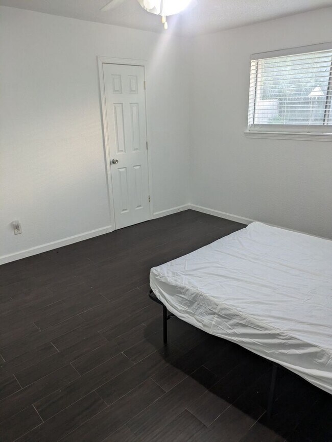 Building Photo - 11127 Sageview Dr