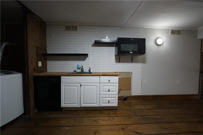 Foto del edificio - 528 Rankin St NE