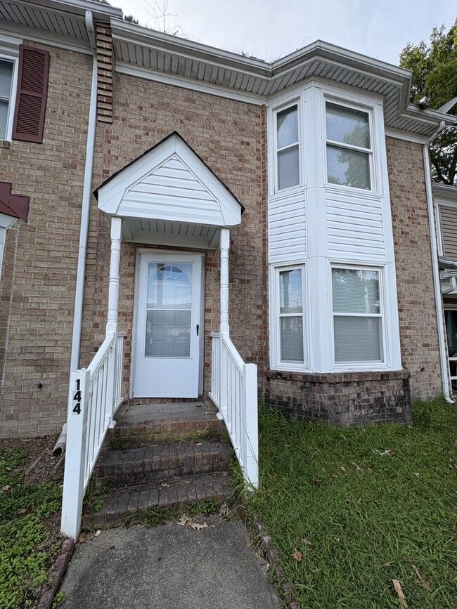 Building Photo - 144 Majestic Cir