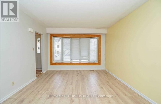 Building Photo - 1385 Park Rd S