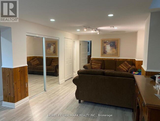 Photo du bâtiment - 1872 Parkside Dr