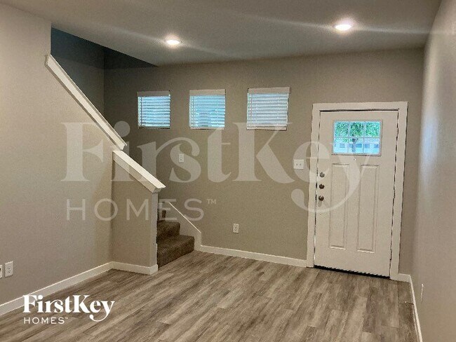 Foto del edificio - 328 Niki Dr