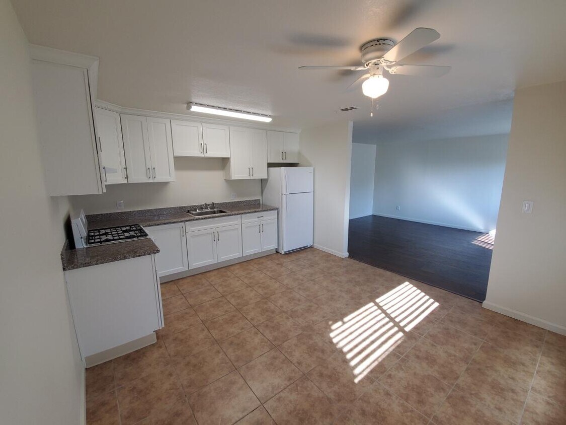 Foto principal - 705 Camanche Ln