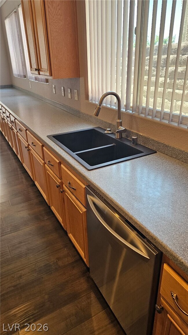 Foto del edificio - 11077 Village Crest Ln