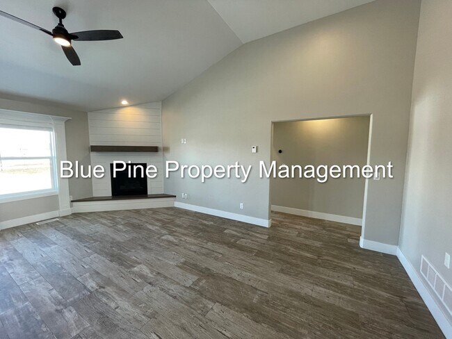 Building Photo - 3811 E 106 N