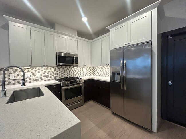 Foto del edificio - Welcome to this stunning 3-bedroom, 2.5-ba...