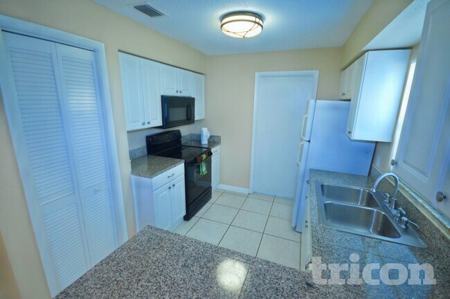 Foto del edificio - 9614 N Connechusett Rd