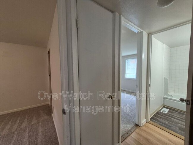 Foto del edificio - 1604 Elmendorf Dr