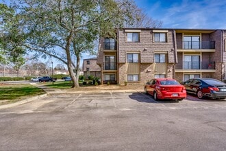 Building Photo - 1111 Menlo Dr