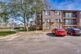 Building Photo - 1111 Menlo Dr