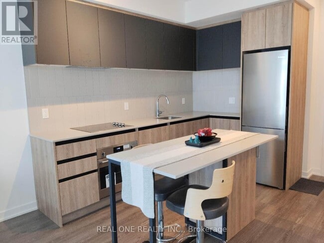 Photo du bâtiment - 7950-7950 Bathurst St
