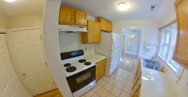 Foto del edificio - 3D Tour Available - Newer Flooring + Large Fenced-in Yard! Available July 3rd!