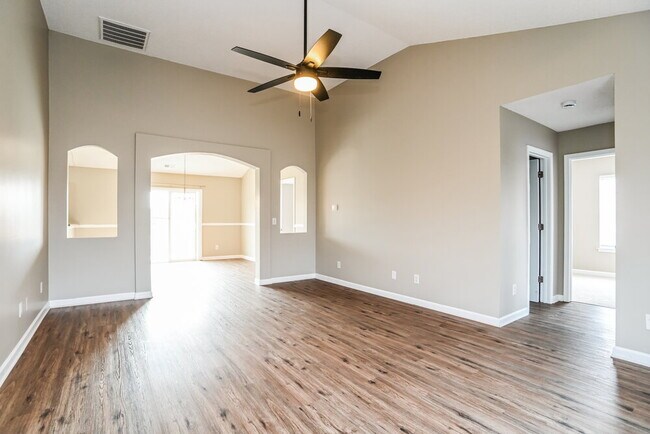 Foto del edificio - 300 Glencroft Dr