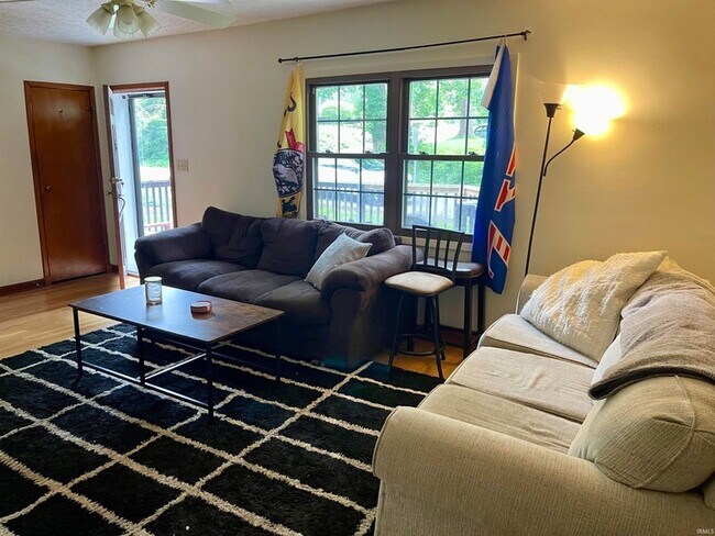 Foto del edificio - 417 S Swain Ave