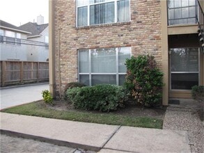 Building Photo - 3303 W Greenridge Dr