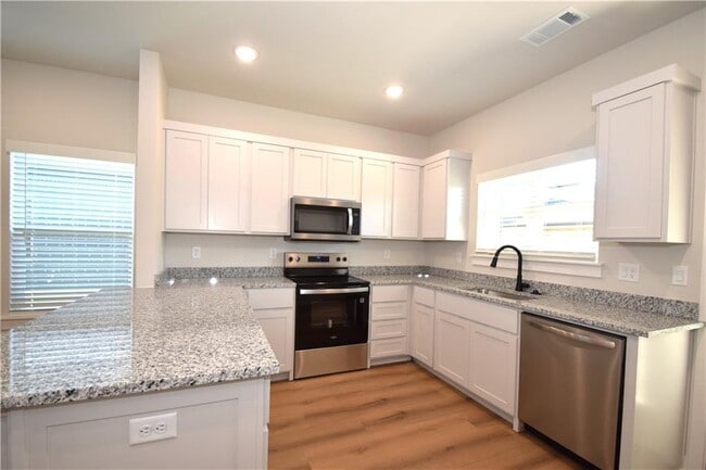 Building Photo - 523 Cosmos St