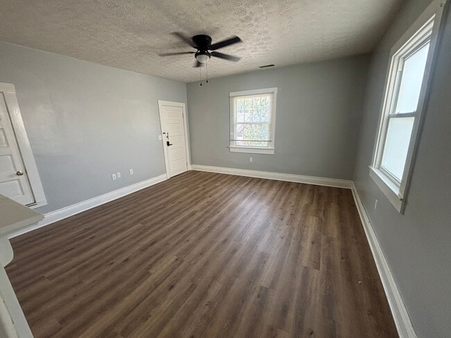 Building Photo - 127 W Hickman St
