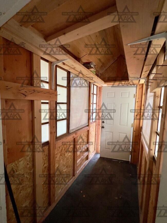 Foto del edificio - Cozy 1-Bedroom Loft Home with Office & Covered Deck/Sorry no pets