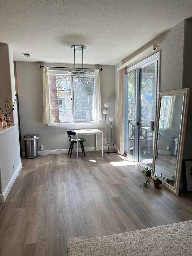 Foto del edificio - 430 Navaro Pl